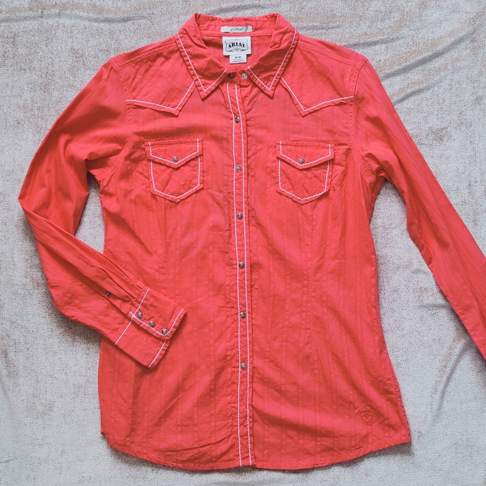 Ariat fitted button down shirt with back embroidery - Size M - Picture 2 of 11